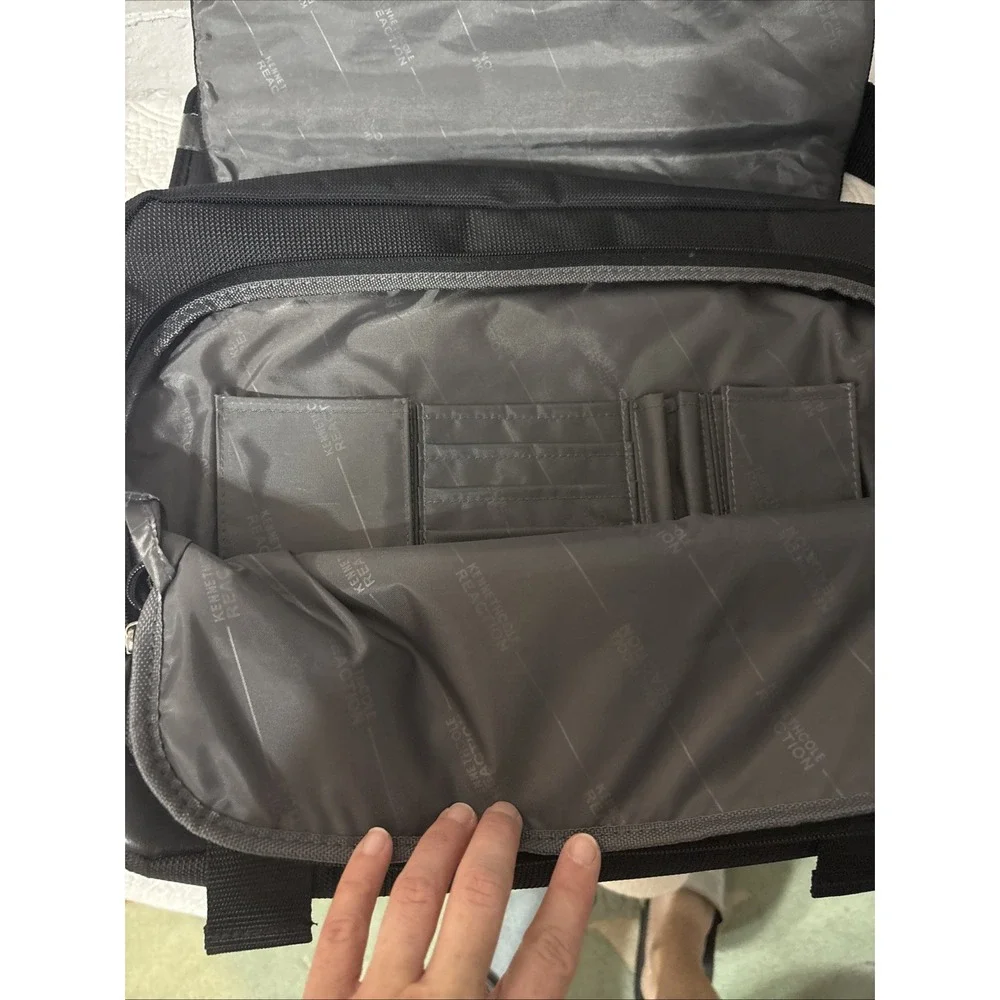 KENNETH COLE REACTION R-Tech Black laptop bag with shoulder‎ strap very nice!